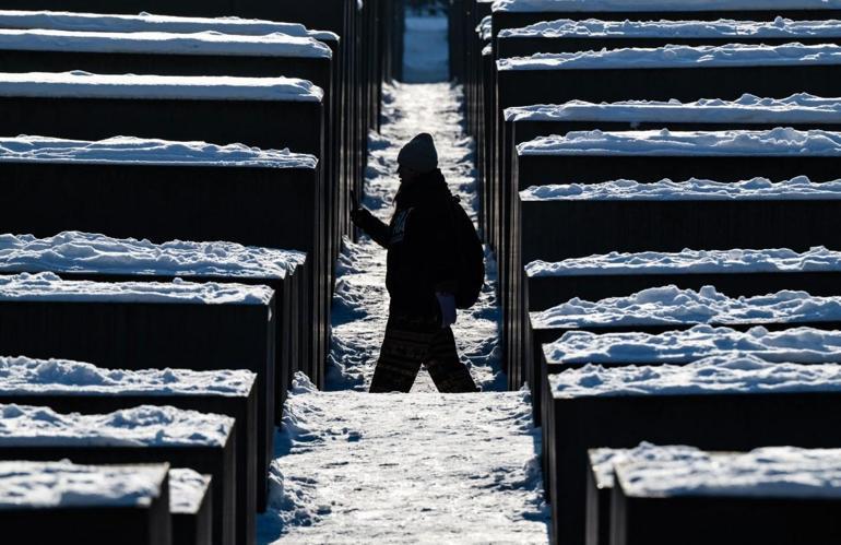 Berlin’de On Binleri Etkileyen Kriz Büyüyor Alman Basını Yazdı: Yoksullar Spor Salonlarında, Zenginler Otellerde...