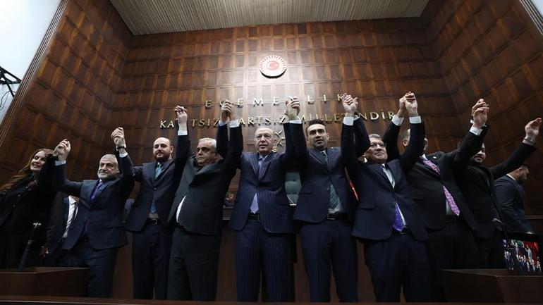 AK Parti’ye katılımlar ve erken seçim Abdulkadir Selvi kaleme aldı...