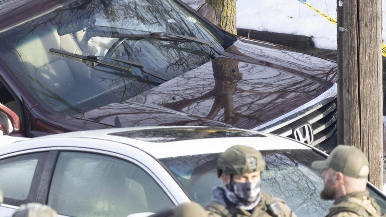 ABDyi karıştıran saldırı Göçmen polisi kadını arabasında vurdu