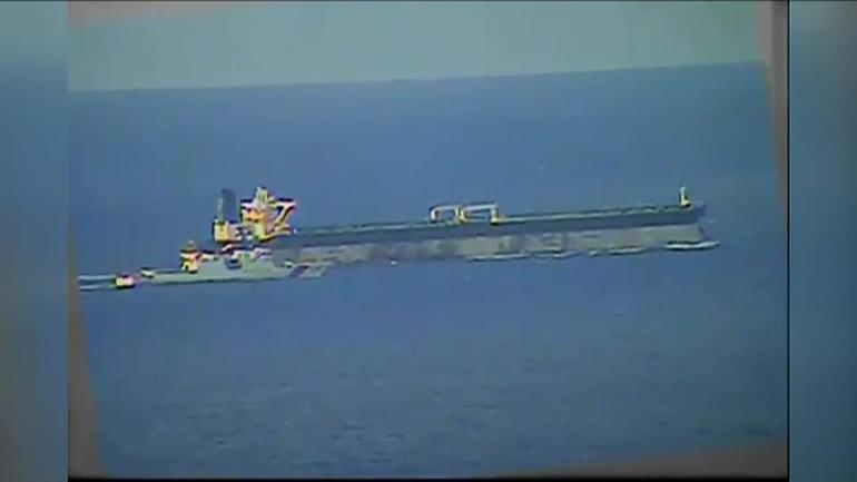 ABD helikopterlerle baskın yaptı: Rusyaya ait tankere böyle el koydu