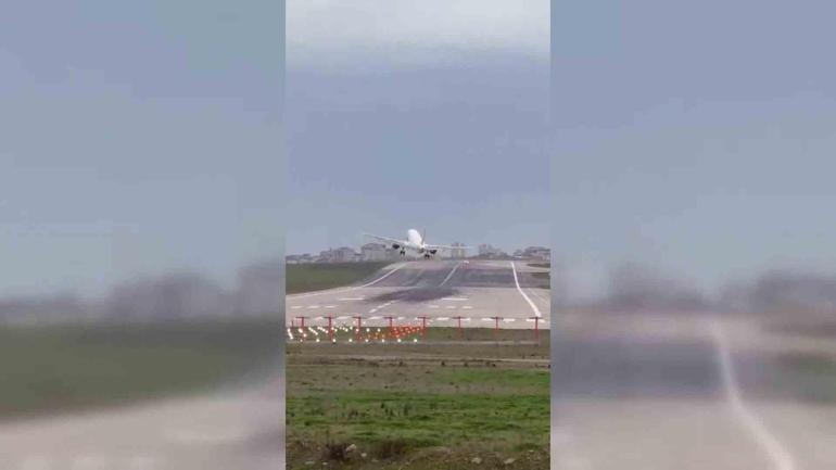 Tırlar devrildi, uçak pisti pas geçti