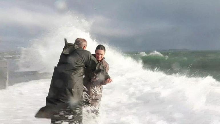  CNN TÜRK muhabirinin canlı yayında zor anları