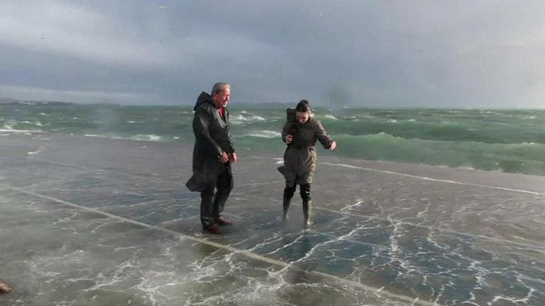  CNN TÜRK muhabirinin canlı yayında zor anları