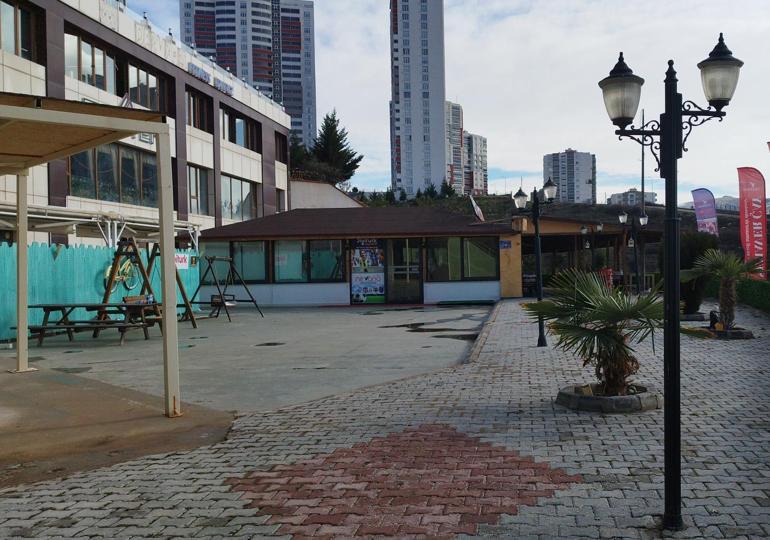  Babasını öldürüp havuz deposuna gömdü