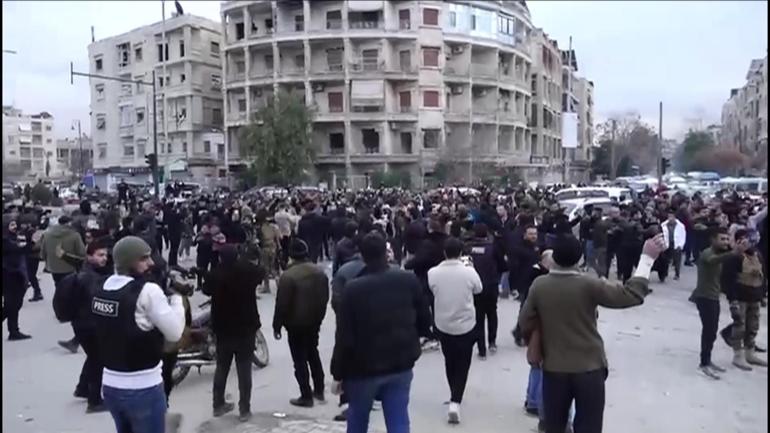 O anlar CNN TÜRKte: YPGliler otobüslerle kentten çıkarıldı