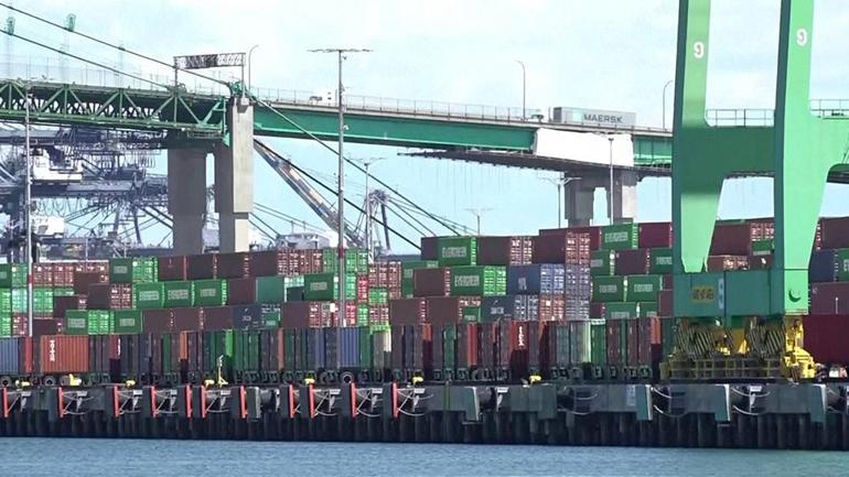 Trump, İran ile ticaret yapan ülkelere yüzde 25 gümrük vergisi getirdi