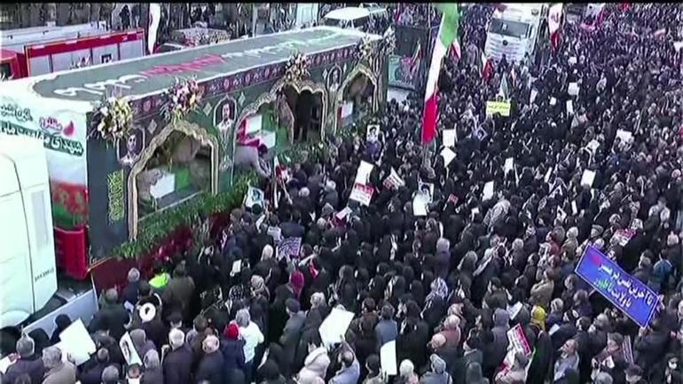 İranda toplu cenaze töreni