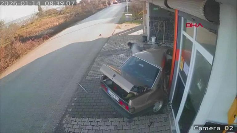 Kaza geliyorum dedi Önce yayaya çarptı ardından dükkana daldı