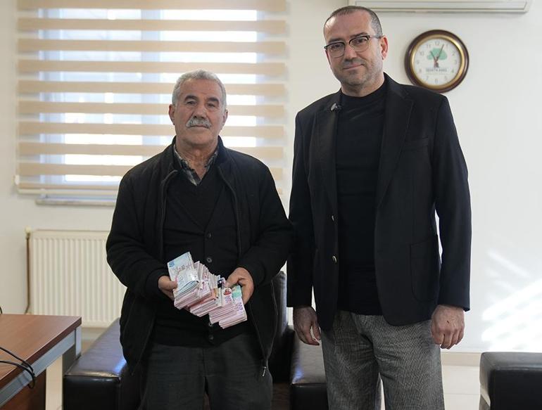 Bankada poşetten çöp çıkınca hayatının şokunu yaşadı