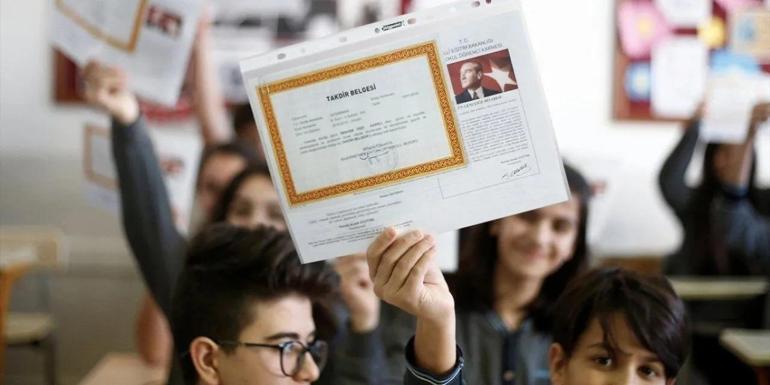  16 Ocak Cuma Karneler Saat Kaçta Verilecek 2025-2026 MEB Eğitim Öğretim Yılı Çalışma Takvimi