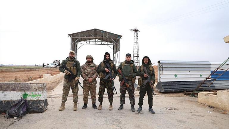 Suriye ordusu Rakkaya ilerliyor: YPG/SDG bölgeden süpürülüyor CNN TÜRK canlı yayınla sahada