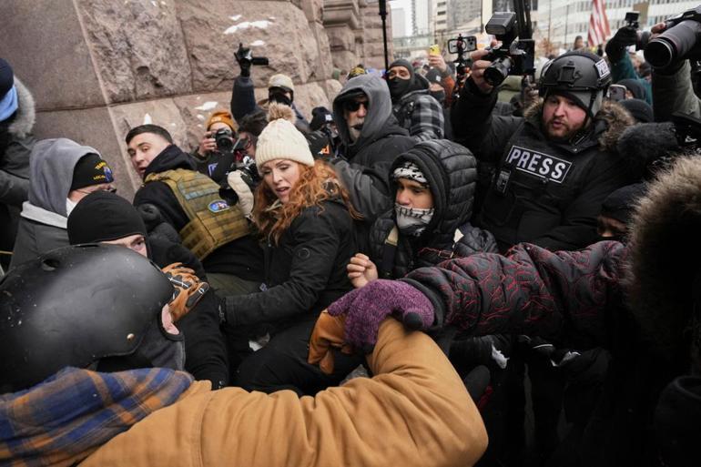 ABDde Müslüman karşıtı gösteride Kuran-ı Kerim yakma girişimi