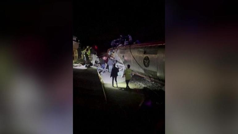 İspanyada facia İki hızlı tren raydan çıktı: 39 ölü