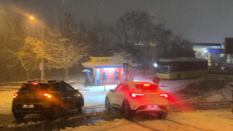  Yollar buz pistine döndü Motokuryelere trafik yasağı