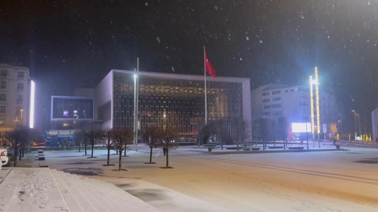  Yollar buz pistine döndü Motokuryelere trafik yasağı