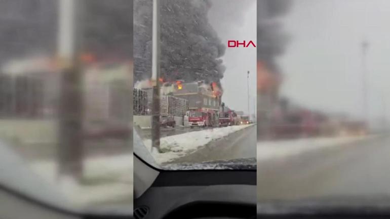 SON DAKİKA... İstanbulda fabrikada yangın