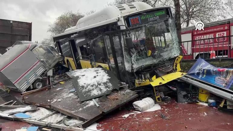 SON DAKİKA | Esenlerde İETT otobüsü otoparka daldı