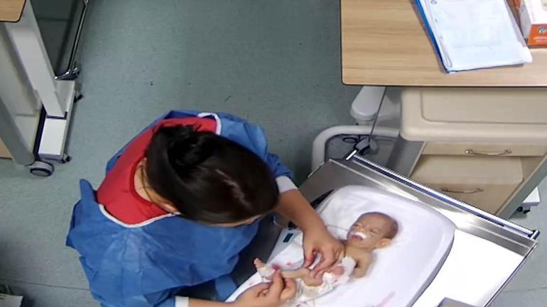 Minik bebek Deniz Esinin hemşire tarafından darbedilme anları ortaya çıktı