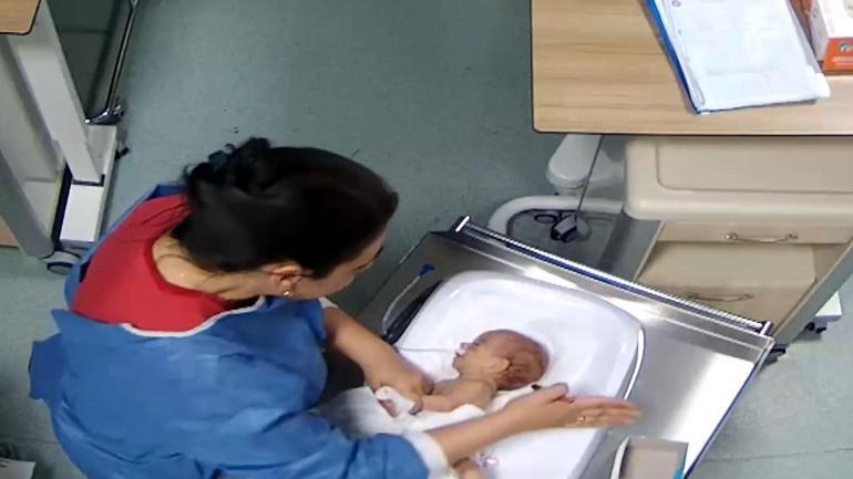 Minik bebek Deniz Esinin hemşire tarafından darbedilme anları ortaya çıktı