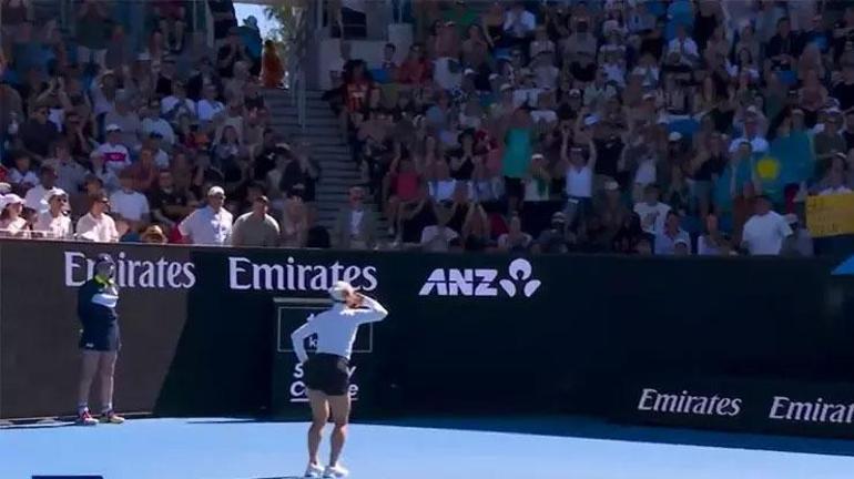 Maçın önüne geçti: Çirkin hareket Zeynepin rakibine taraftarlardan tepki