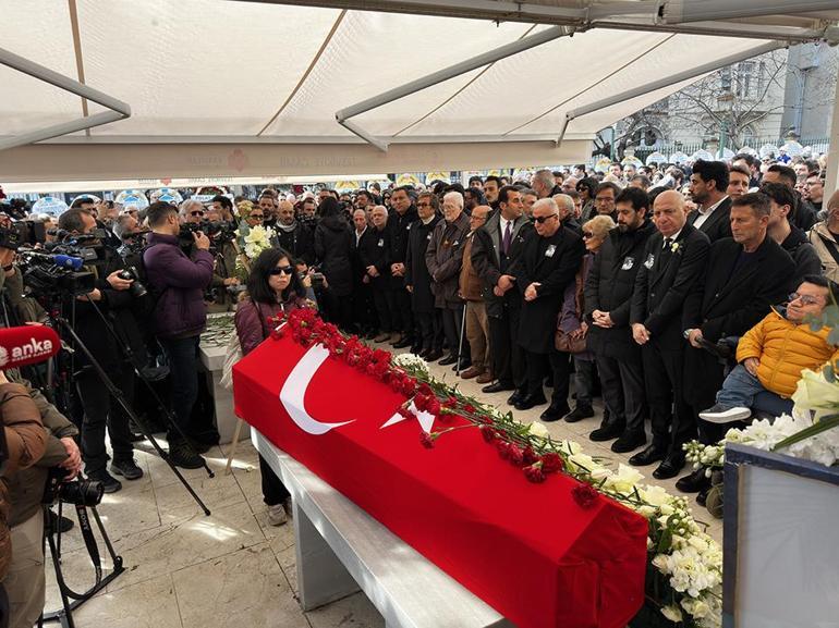  Gözyaşları içinde toprağa verildi