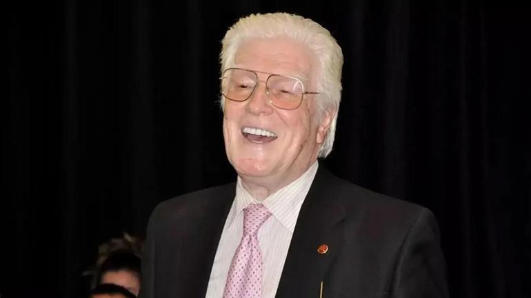 İZZET GÜNAY KİMDİR Yeşilçam Devi İzzet Günay Kaç Yaşında, Nereli Haldun Dormenin Cenaze Töreninde Fenalaştı İşte Oynadığı Filmler...