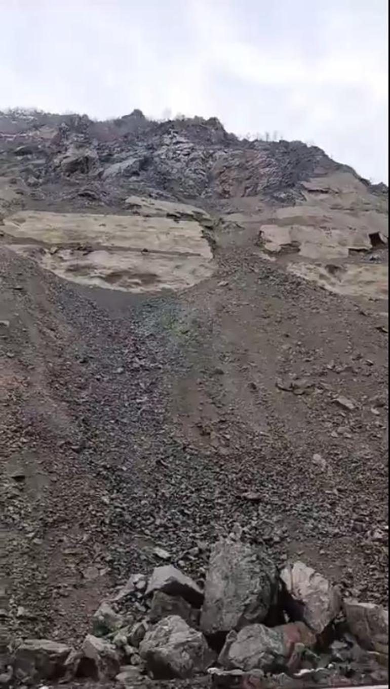 Artvin-Şavşat kara yolunda heyelan