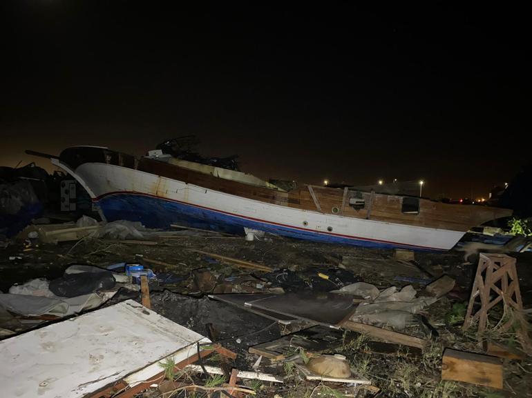  Turizm kentini sağanak yağış, fırtına ve hortum vurdu