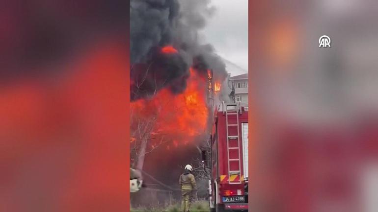 SON DAKİKA... İstanbul Ataşehirde 4 katlı iş yerinde yangın