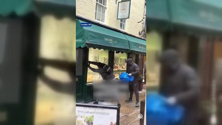 BURASI LONDRA: Herkes izledi, onlar soygun yaptı