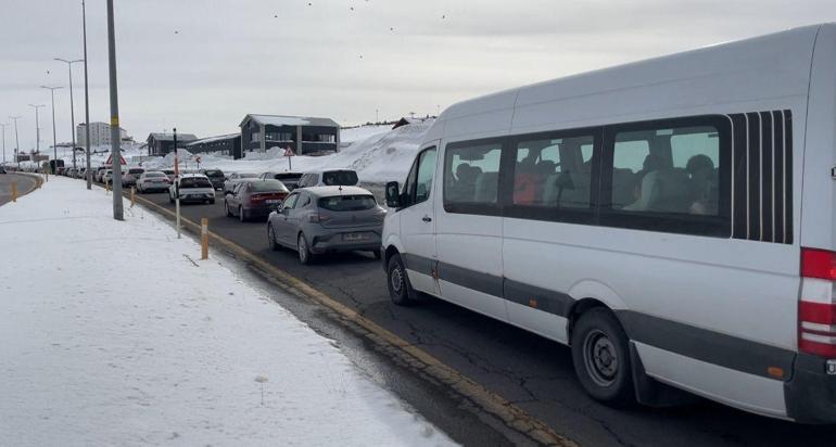 Kilometrelerce kuyruk oluştu Sömestirin son günü ziyaretçi akınına uğradı...