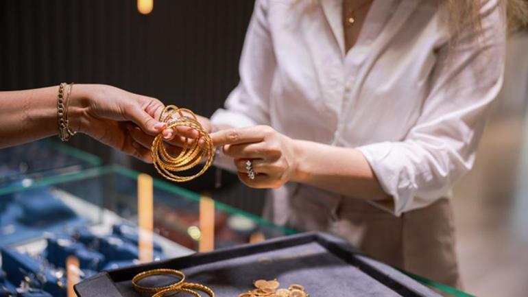 Altında rekordan sonra sert düşüş Güvenli limanda yön ne olacak