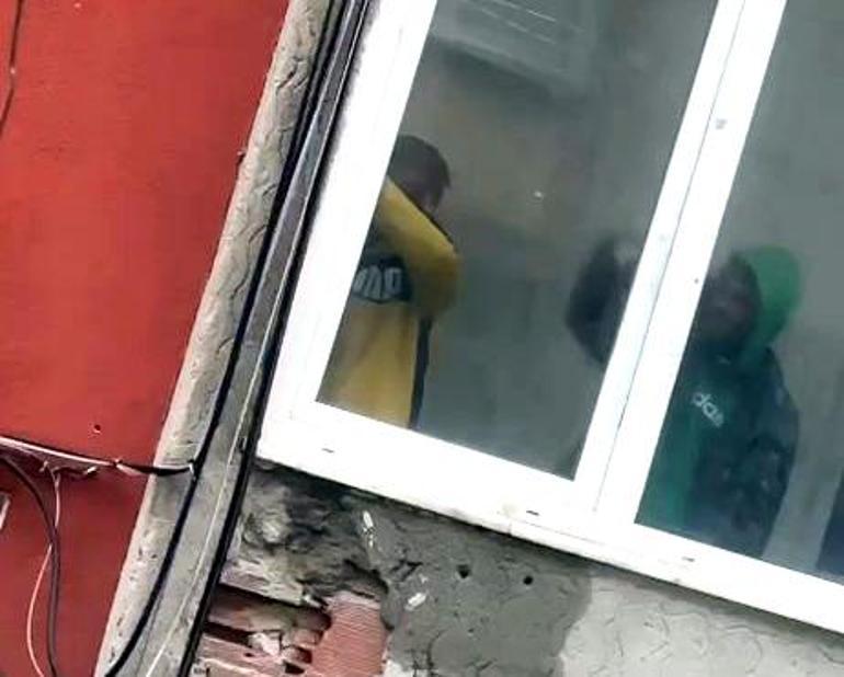  Kapı, pencere çaldılar