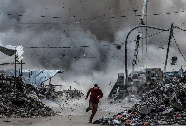 Ateşkese rağmen saldırılar sürüyor: İsrail Gazzede bir binayı böyle vurdu
