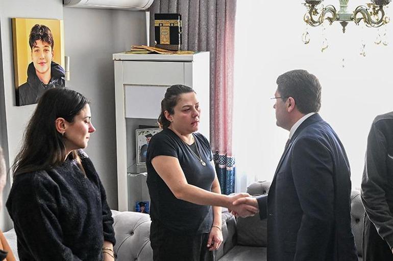 Bakan Tunç, Güngörende öldürülen Atlas Çağlayanın ailesini ziyaret etti