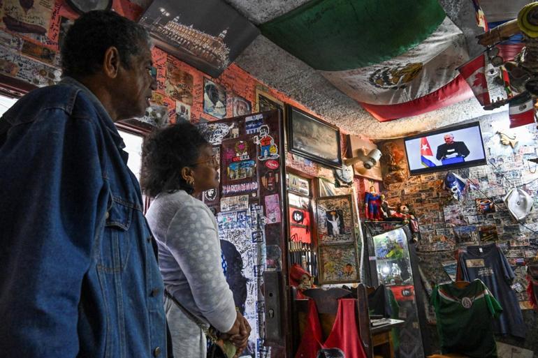 Kübada yakıt krizi: Üniversiteler ve bankalar saatleri değiştirecek... Oteller kapılarını kapattı