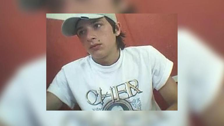 Bir çubukla hayata tutundu