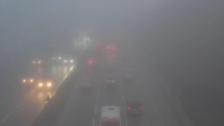 YOLA ÇIKACAKLAR DİKKAT İstanbul sis, trafik ve yağmurun etkisinde