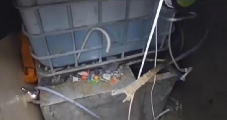 Yer altında ürettikleri sahte içkileri, motokurye ile satmışlar