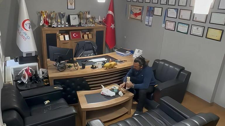 Ölümden, kendi kendine yaptığı Heimlich manevrası ile kurtuldu