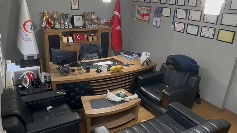 Ölümden, kendi kendine yaptığı Heimlich manevrası ile kurtuldu