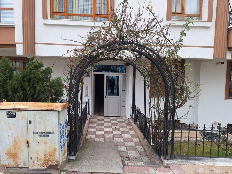  Eşini çocuklarının gözü önünde öldürdü