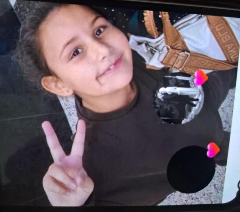  Eşini çocuklarının gözü önünde öldürdü