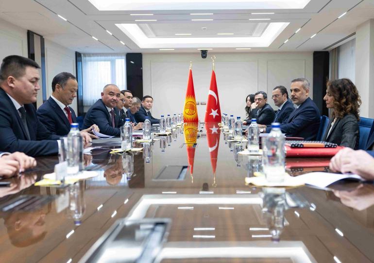 Dışişleri Bakanı Hakan Fidan, Kırgızistan Parlamento Başkanı Uulu ile görüştü