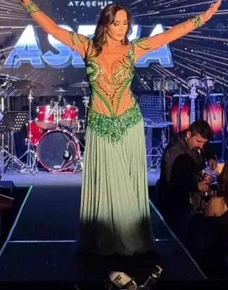 İbrahim Tatlısesle olan 25 yıllık küslüğü sona ermişti Asena yine gündem oldu Her cuma düzenli olarak dayak yiyordum