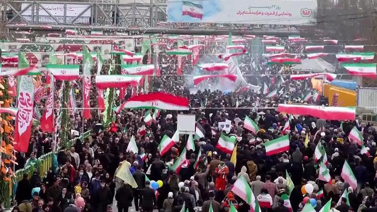 İran Devriminin 47. yıl dönümü kutlamalarında sokaklar doldu taştı