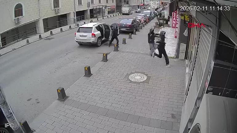 Eyüpsultanda kuyumcu soygunu girişimi… Dükkan sahibini vurup kaçtılar