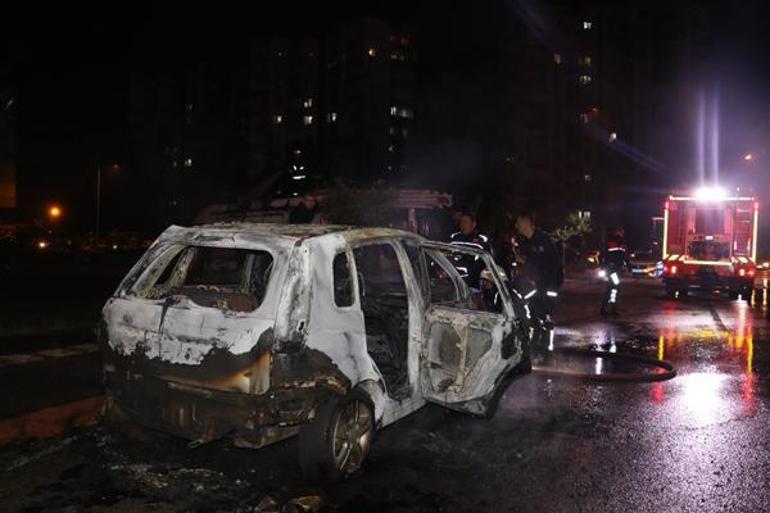 Kız arkadaşı ile annesinin araçlarını kundakladı