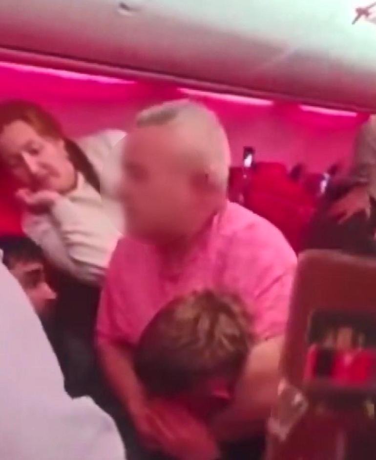 Uçakta birbirlerine girdiler Ömür boyu yasak