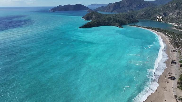 Ölüdenizin rengi turkuaza döndü